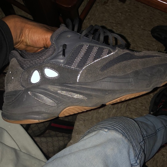 YEEZY 700 SLIGHTLY WORN - Picture 3 of 4